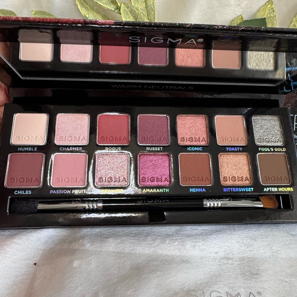 Sigma Beauty Warm Neutrals Eyeshadow Palette - Pink, Red, Gold, Silver